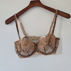 Chantelle Underwire Demi-Cup Delicate Lace Design Bra France size 34D